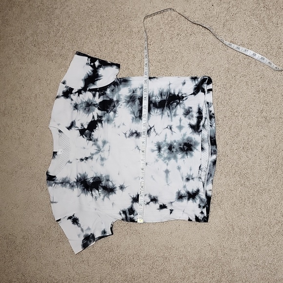 lululemon Train to Be Short Sleeve *Shibori size XS EUC - Picture 3 of 5